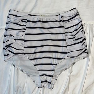 Kortni Jeane Side Ruche Bottoms, size medium